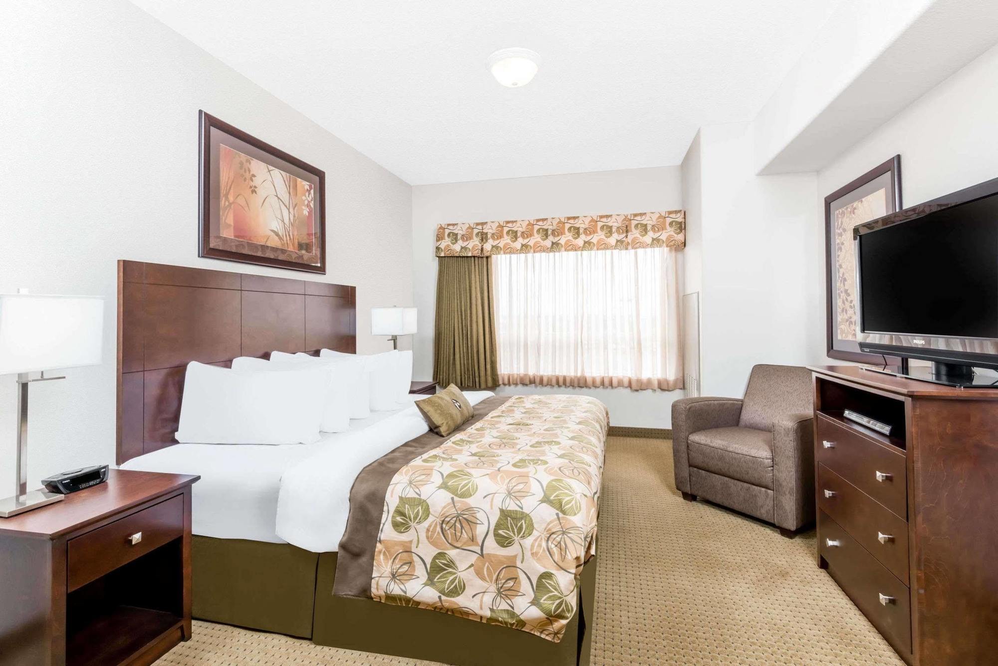 Ramada By Wyndham Olds Hotel Buitenkant foto